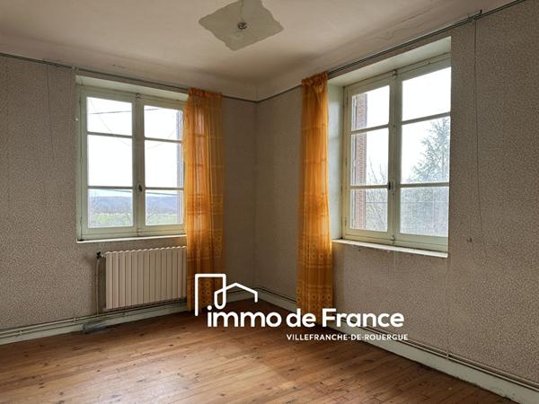 A 4 kilomètres de RIGNAC, maison de village 160 m² 5 chambres, four à pain et jardin