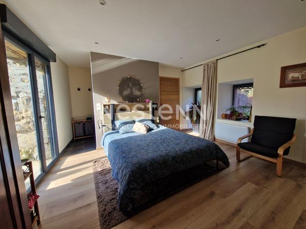 Maison a Busserolles a 7km de Piegut Pluviers renovee, beau jardin et parcelle bois