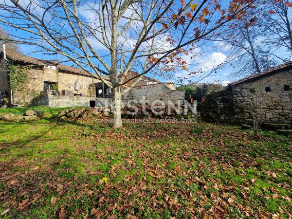 Maison a Busserolles a 7km de Piegut Pluviers renovee, beau jardin et parcelle bois