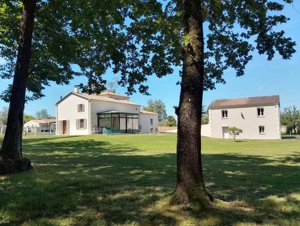 Superbe maison de campagne de 223 m², 5667 m² de terrain, vues dégagées, au calme