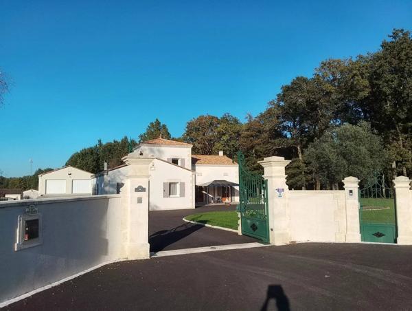 Superbe maison de campagne de 223 m², 5667 m² de terrain, vues dégagées, au calme