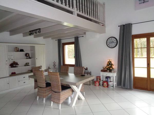 Superbe maison de campagne de 223 m², 5667 m² de terrain, vues dégagées, au calme