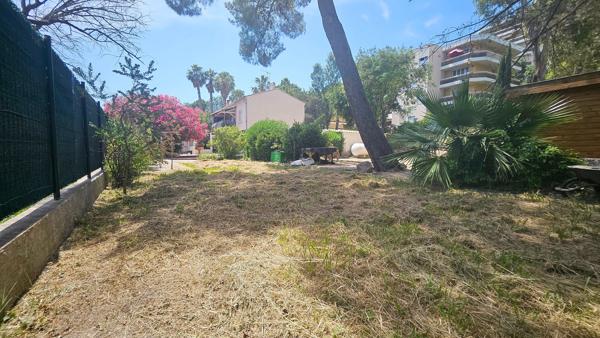 Bas de villa avec jardin privatif de 613 m² ? Fort potentiel !