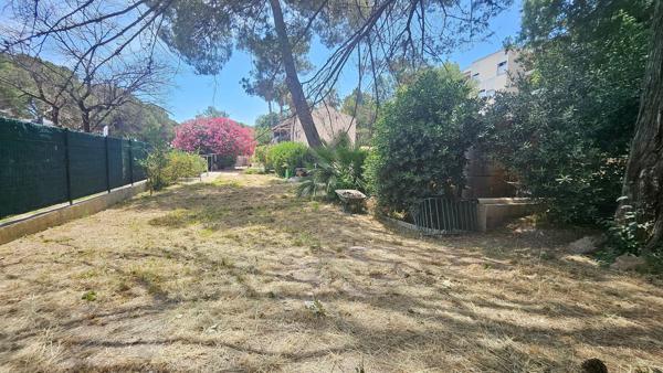 Bas de villa avec jardin privatif de 613 m² ? Fort potentiel !