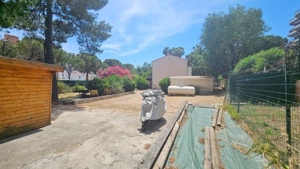 Bas de villa avec jardin privatif de 613 m² ? Fort potentiel !