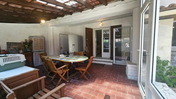 Bas de villa avec jardin privatif de 613 m² ? Fort potentiel !