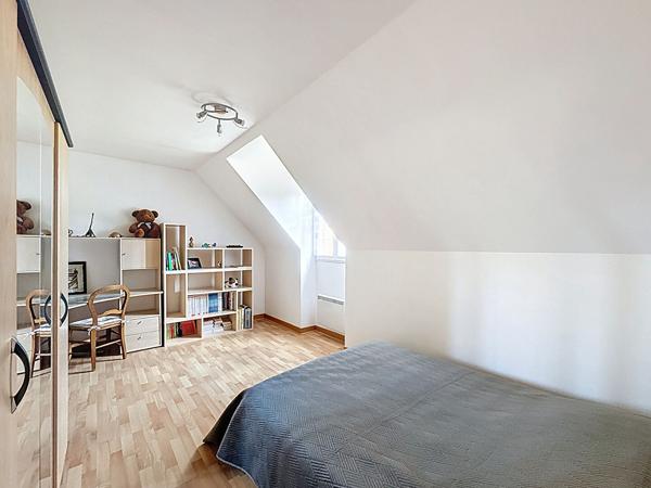 Maison Mareuil Les Meaux vivable de plain pied - 5 chambres - 1 chambre et 1 salle d'eau au RDC - garage - jardin de 1059 m2 avec piscine chauffée.