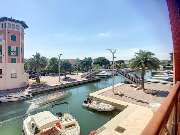 PORT FREJUS  II 2 pièces , terrasse, vue port canal