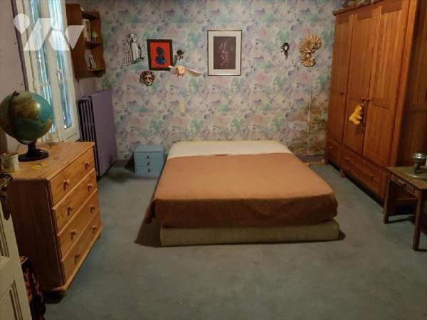 Maison de 10 pièces (227 m²) avec dépendances :
-RdC: entrée, salle à manger, salon, bureau, pe...