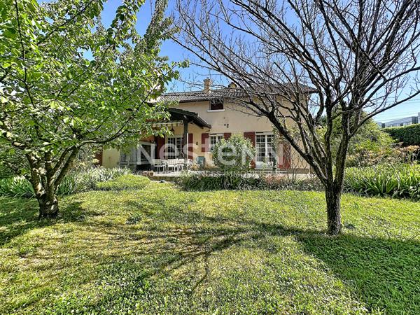 Maison familiale 5 pièces 4 chambres avec jardin, garage et caves - 69500 BRON