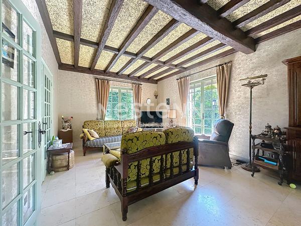 Maison familiale 5 pièces 4 chambres avec jardin, garage et caves - 69500 BRON