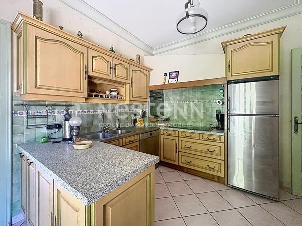 Maison familiale 5 pièces 4 chambres avec jardin, garage et caves - 69500 BRON