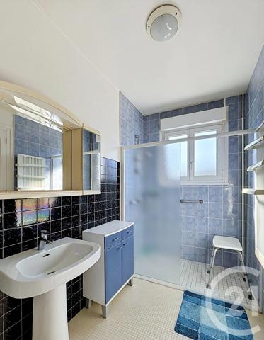 Maison à vendre  7 pièces - 165,18 m 2   SAYAT  - 63