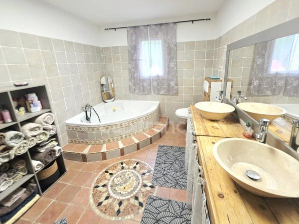 Vue mer – Villa d’architecte avec piscine – 6 pièces – Hauteurs de Biguglia