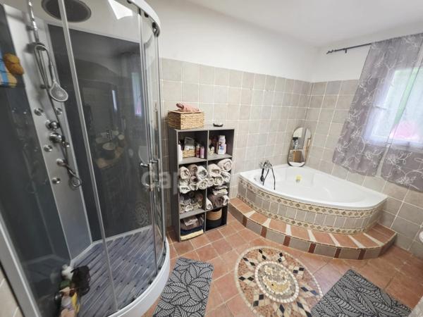 Vue mer – Villa d’architecte avec piscine – 6 pièces – Hauteurs de Biguglia