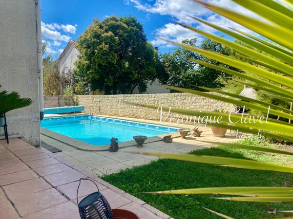 Bel appartement  de 98m2 avec la véranda, piscine, jardin privatif et  garage