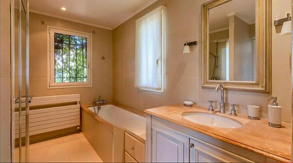 Villa 7 pièce(s) 295 m2, piscine, jardin, la Constance Antibes