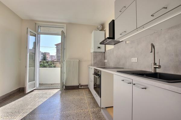 Les Salins - T3 RENOVE AVEC GARAGE ET BALCON