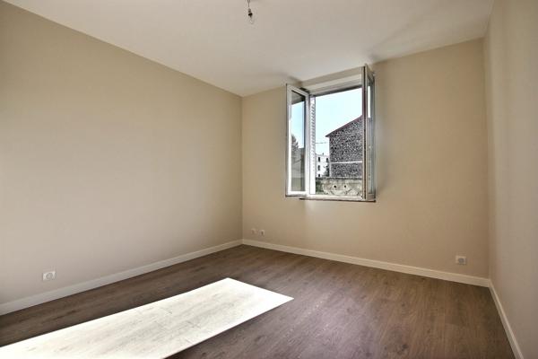Les Salins - T3 RENOVE AVEC GARAGE ET BALCON