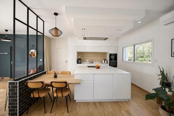 Maison
         6 pièces
        - 190 m² 829 900 € *
