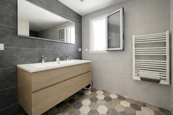 Maison
         6 pièces
        - 190 m² 829 900 € *