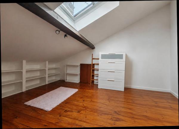 Maison de caractere 140m2, piscine , dependance attenante de 65 m², terrain 1000m2