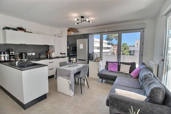 Marseille 10ème : Appartement T3 avec terrasse 28 m² et parking en sous-sol