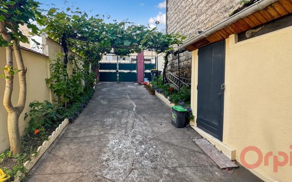 Maison à vendre    6 pièces • 115 m2 Saint-Denis