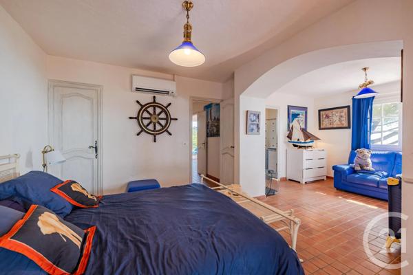Maison à vendre  9 pièces - 228,71 m 2   STE MAXIME  - 83