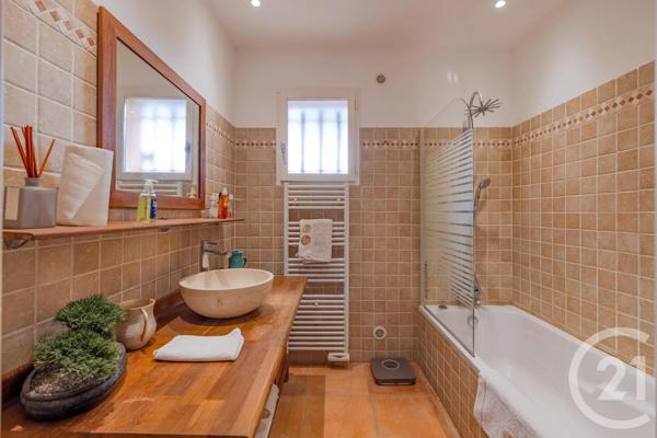 Maison à vendre  9 pièces - 228,71 m 2   STE MAXIME  - 83