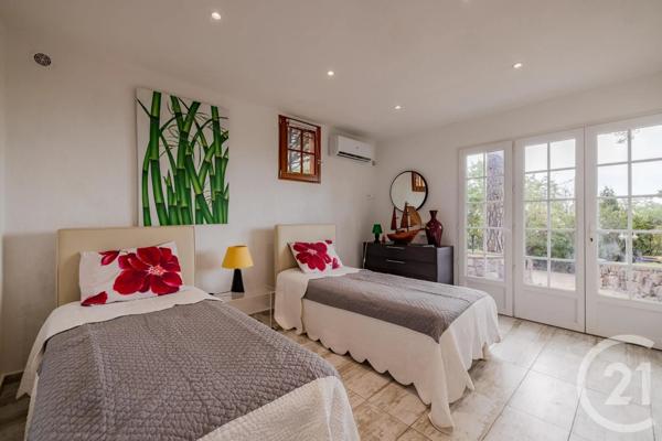 Maison à vendre  9 pièces - 228,71 m 2   STE MAXIME  - 83