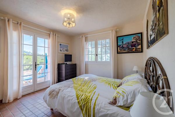 Maison à vendre  9 pièces - 228,71 m 2   STE MAXIME  - 83