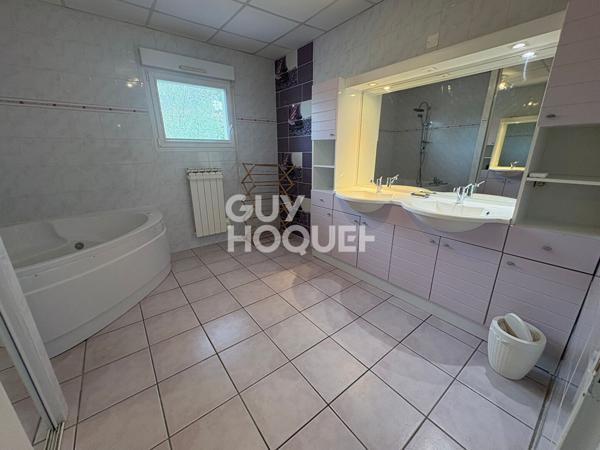 Maison d'environ 100 m² avec terrasse et jardinet