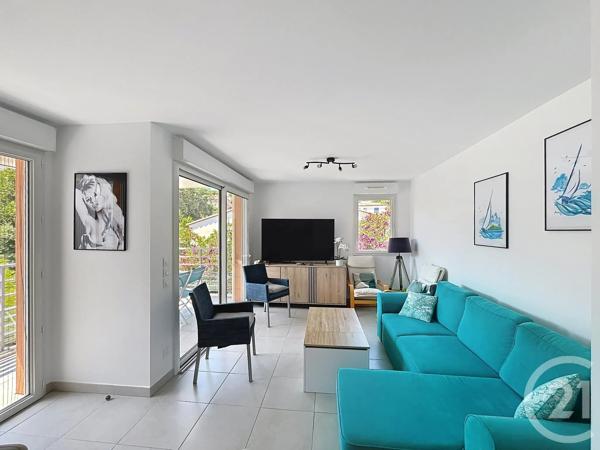 Appartement T3 à vendre  3 pièces - 65,22 m 2   CAVALAIRE SUR MER  - 83