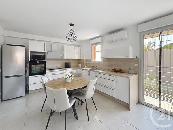 Appartement T3 à vendre  3 pièces - 65,22 m 2   CAVALAIRE SUR MER  - 83