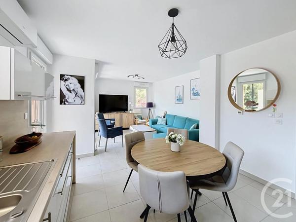 Appartement T3 à vendre  3 pièces - 65,22 m 2   CAVALAIRE SUR MER  - 83