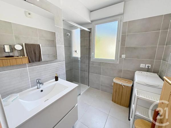 Appartement T3 à vendre  3 pièces - 65,22 m 2   CAVALAIRE SUR MER  - 83