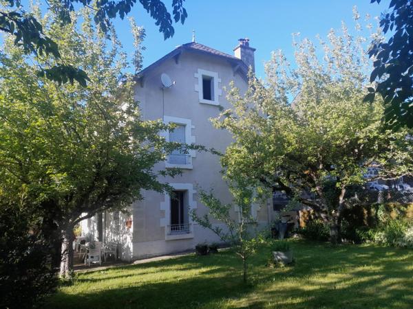 AGREABLE MAISON SUR TERRAIN CLOS 4 CHAMBRES 1 BUREAU 1 GARAGE
