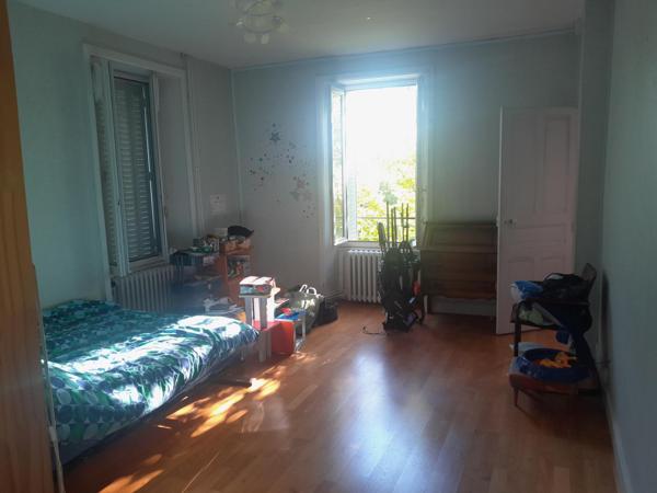 AGREABLE MAISON SUR TERRAIN CLOS 4 CHAMBRES 1 BUREAU 1 GARAGE