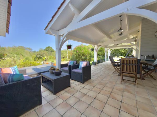 Villa d'exception avec piscine, jacuzzi, double garage et petit étang. Villeneuve-sur-Lot (47300)