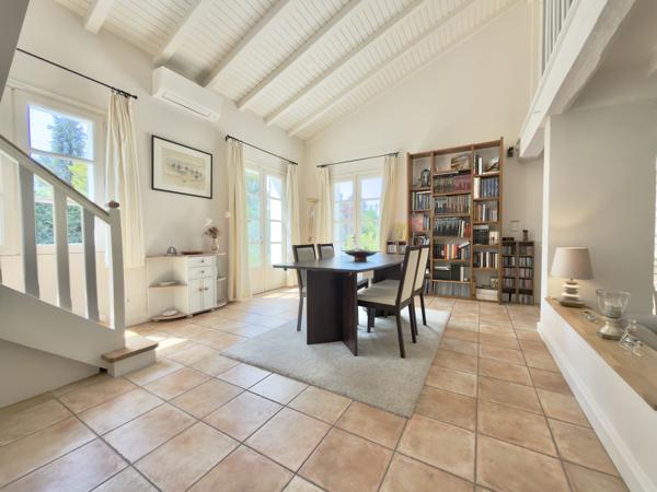 Villa d'exception avec piscine, jacuzzi, double garage et petit étang. Villeneuve-sur-Lot (47300)