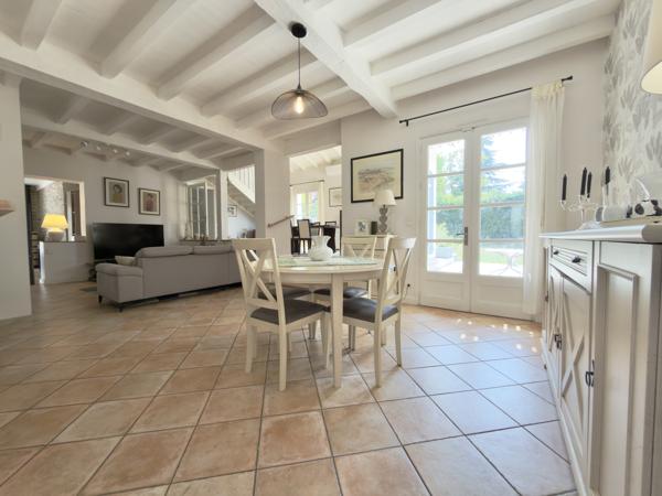 Villa d'exception avec piscine, jacuzzi, double garage et petit étang. Villeneuve-sur-Lot (47300)