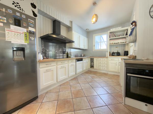 Villa d'exception avec piscine, jacuzzi, double garage et petit étang. Villeneuve-sur-Lot (47300)