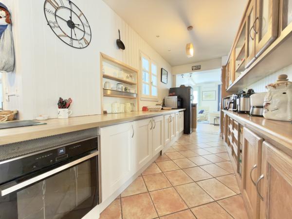 Villa d'exception avec piscine, jacuzzi, double garage et petit étang. Villeneuve-sur-Lot (47300)