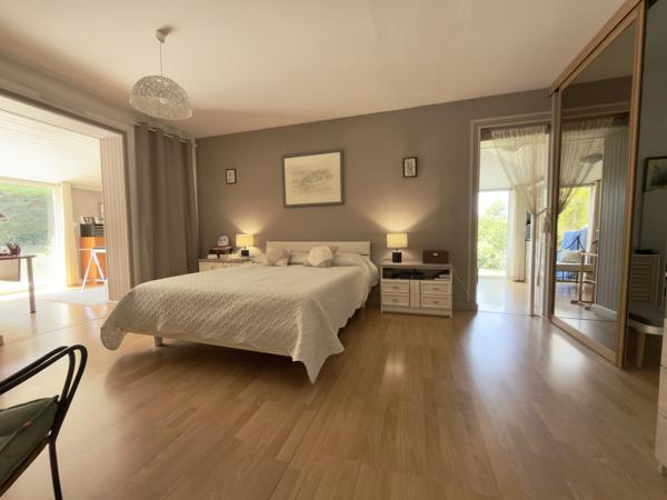 Villa d'exception avec piscine, jacuzzi, double garage et petit étang. Villeneuve-sur-Lot (47300)