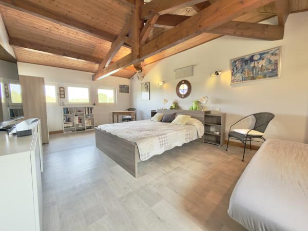 Villa d'exception avec piscine, jacuzzi, double garage et petit étang. Villeneuve-sur-Lot (47300)