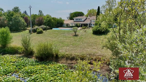 Villa d'exception avec piscine, jacuzzi, double garage et petit étang. Villeneuve-sur-Lot (47300)