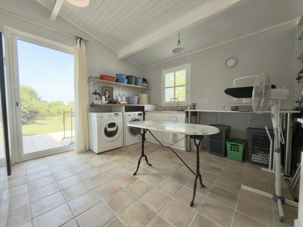 Villa d'exception avec piscine, jacuzzi, double garage et petit étang. Villeneuve-sur-Lot (47300)