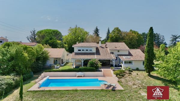 Villa d'exception avec piscine, jacuzzi, double garage et petit étang. Villeneuve-sur-Lot (47300)
