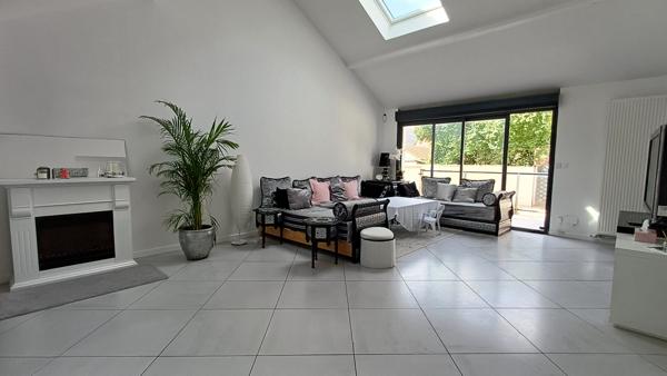 Maison Chenove 7 pièce(s) 142.30 m2